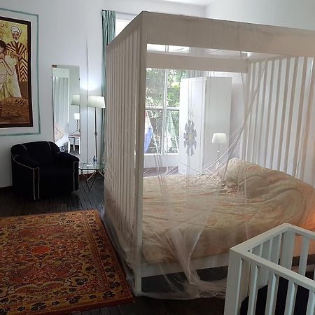 Bushman Cafe Hotel อาบีจาน ภายนอก รูปภาพ