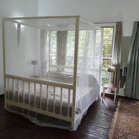 Bushman Cafe Hotel อาบีจาน ภายนอก รูปภาพ