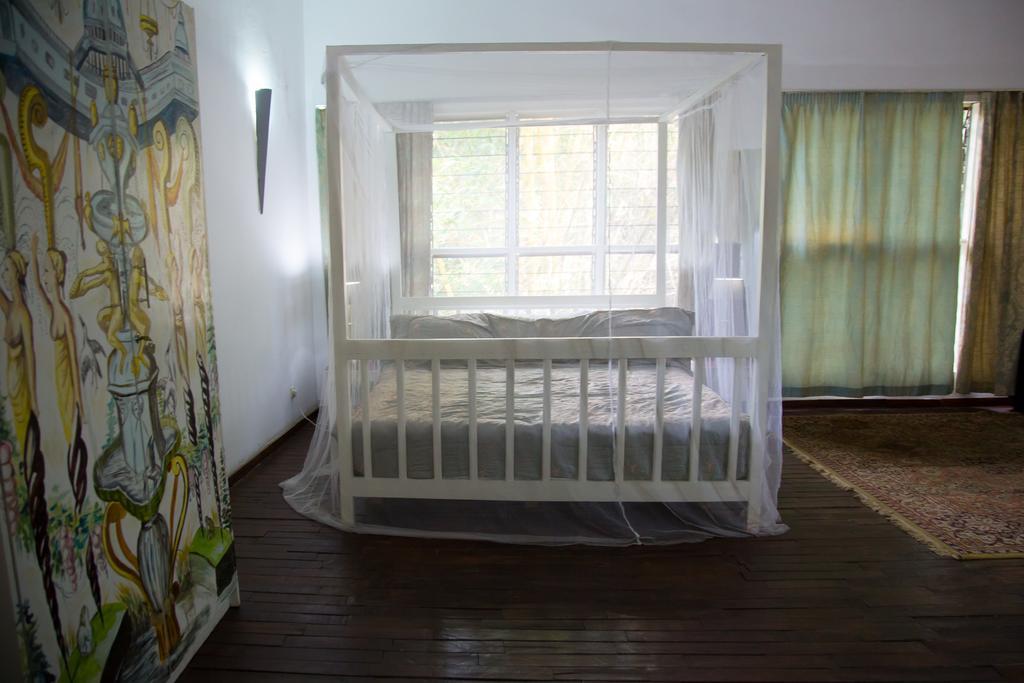 Bushman Cafe Hotel อาบีจาน ภายนอก รูปภาพ