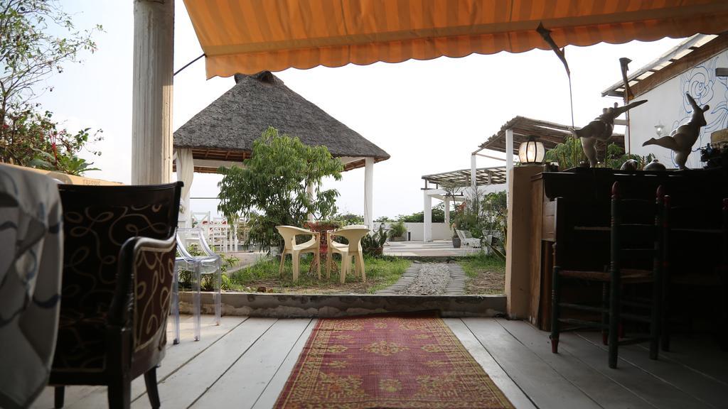 Bushman Cafe Hotel อาบีจาน ภายนอก รูปภาพ