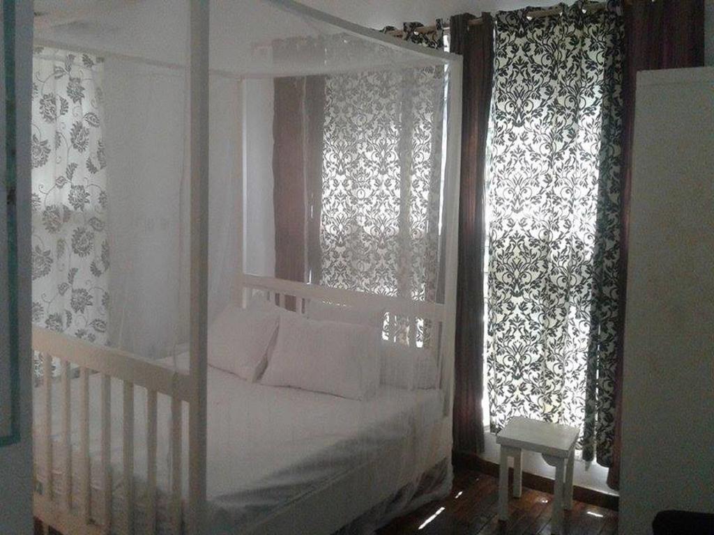 Bushman Cafe Hotel อาบีจาน ภายนอก รูปภาพ
