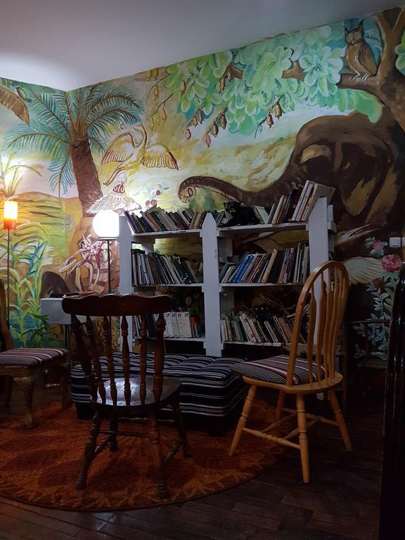 Bushman Cafe Hotel อาบีจาน ภายนอก รูปภาพ