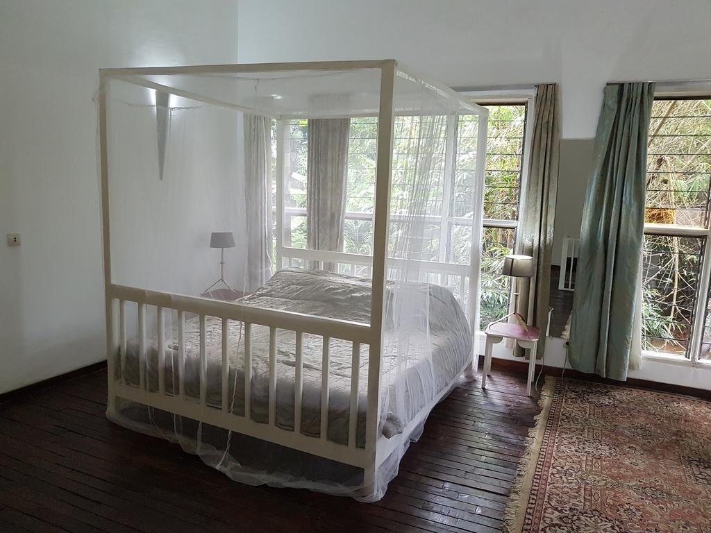 Bushman Cafe Hotel อาบีจาน ภายนอก รูปภาพ